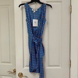 Diane Von Furstenberg Slvless tie front silk dress